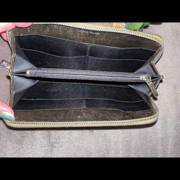 Vintage CHANEL TRAVEL LINE Long Zippy Wallet - Picture 5 of 10